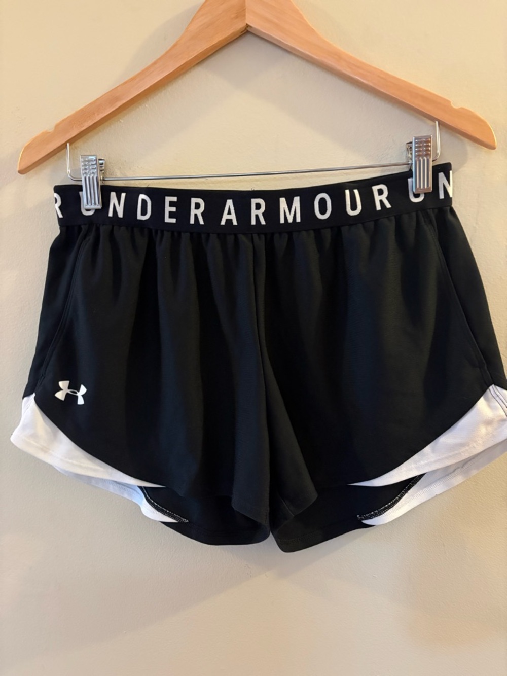 Under Armour Black women’s Athletic Shorts with White Trim, Sz M.